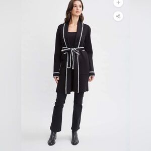 NWT- T-TAHARI WHIPSTITCH BELTED CARDIGAN. Black and white. XS
